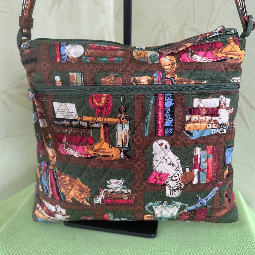 VERA BRADLEY X HARRY POTTER ORIGINAL ZIP HIPSTER:NWT HOGWARTS LIBRARY